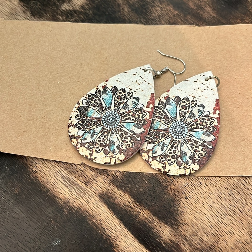 western style Earrings brown & blue can be free with any purchase if you want